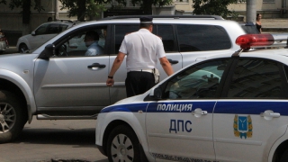 На Чернышевского автоинспектор задержан за получение взятки 650 рублей На Чернышевского автоинспектор задержан за получение взятки 650 рублей