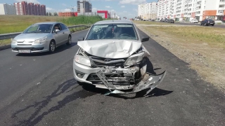 На Тархова в оформлявших ДТП автомобилистов влетела «Гранта» На Тархова в оформлявших ДТП автомобилистов влетела «Гранта»