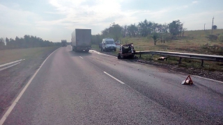 Под Вольском 72-летняя женщина за рулем «Фиата» врезалась в грузовик Под Вольском 72-летняя женщина за рулем «Фиата» врезалась в грузовик