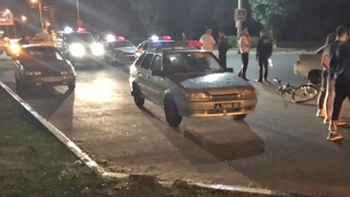 В Балакове поездка велосипедиста поперек дороги обернулась больницей В Балакове поездка велосипедиста поперек дороги обернулась больницей