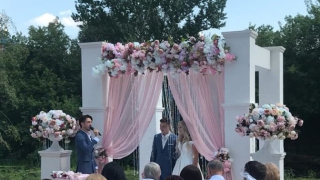 В Петровске молодожены сыграли свадьбу под открытым небом в обновленном горпарке В Петровске молодожены сыграли свадьбу под открытым небом в обновленном горпарке