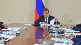 Медведев решил выяснить причины отставания по исполнению нацпроектов в Саратове