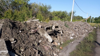 Чиновники назвали своз строительного мусора в Воробьевку обустройством дороги