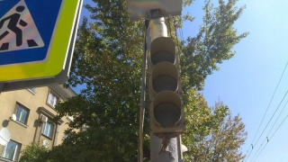 На центральном перекрестке Саратова второй день не работают светофоры На центральном перекрестке Саратова второй день не работают светофоры