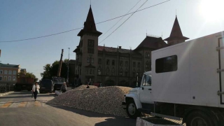 Саратов замер в пробках из-за работ на проспекте, массового ДТП и раскопов Саратов замер в пробках из-за работ на проспекте, массового ДТП и раскопов