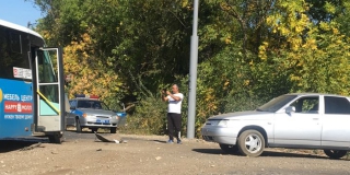 У Монахова пруда пьяный шофер «ВАЗа» столкнулся с автобусом. Трое ранены