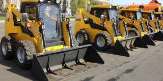 Саратову передали первую партию снегоуборочной техники на 650 млн рублей Саратову передали первую партию снегоуборочной техники на 650 млн рублей