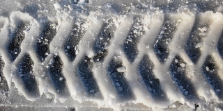 ГИБДД попросила саратовцев перестроиться на зимний стиль вождения ГИБДД попросила саратовцев перестроиться на зимний стиль вождения