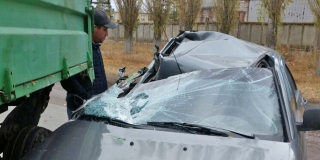 В Балакове лишенный прав водитель «Приоры» протаранил трактор В Балакове лишенный прав водитель «Приоры» протаранил трактор