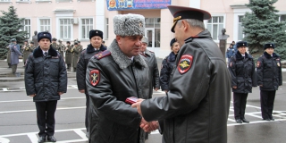 Начальник ГУ МВД наградил особо отличившихся полицейских