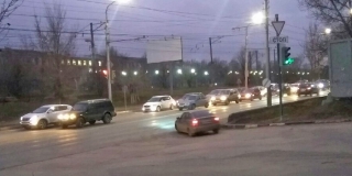 У перекрытого Трофимовского моста установили светофоры и нарисовали «зебру» У перекрытого Трофимовского моста установили светофоры и нарисовали «зебру»