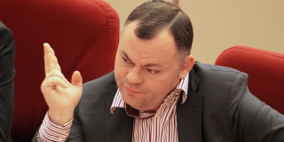 Сергей Сурменев решил добровольно сдать мандат депутата