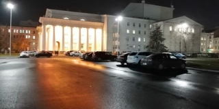 ГИБДД месяц ищет водителей, припарковавших машины на Театральной площади