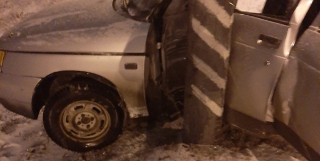 В Балакове водитель разбил «ВАЗ» о столб и сразу выставил на продажу В Балакове водитель разбил «ВАЗ» о столб и сразу выставил на продажу