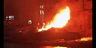 В центре Саратова ночью сгорел «Мерседес» Е-класса