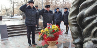 Саратовские полицейские почтили память погибших на Северном Кавказе коллег