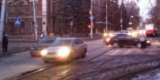 На Вавилова «Ауди А6» сбил на «зебре» 11-летнего мальчика На Вавилова «Ауди А6» сбил на «зебре» 11-летнего мальчика