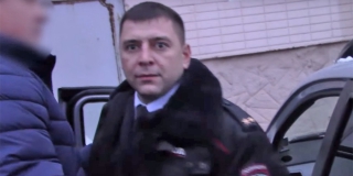 В Энгельсе троих полицейских осудят за подбрасывание наркотиков задержанному В Энгельсе троих полицейских осудят за подбрасывание наркотиков задержанному