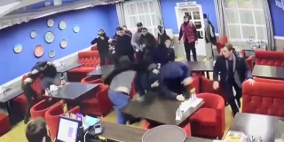 В драке со стрельбой в кафе «Алладин» приняли участие 13 человек. Видео