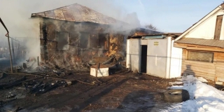В Петровском районе загорелся дом с детьми: один погиб, двое в больнице
