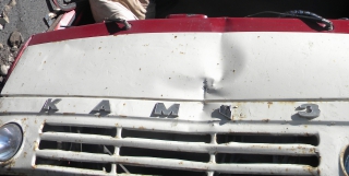 «КамАЗ» столкнулся с легковушкой под Саратовом. Два человека погибли «КамАЗ» столкнулся с легковушкой под Саратовом. Два человека погибли