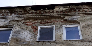 Прокуратура требует от Фонда капремонта восстановить крышу общежития
