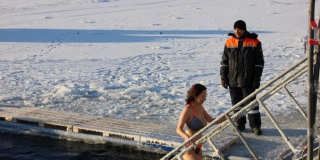 Крещенскую купель в Затоне перенесут к берегу из-за опасного льда