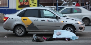 В Балакове таксист насмерть сбил старушку в 300 метрах от пешеходного перехода
