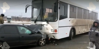 Под Саратовом автобус с сотрудниками Росгвардии протаранил «Тойоту». Трое ранены Под Саратовом автобус с сотрудниками Росгвардии протаранил «Тойоту». Трое ранены