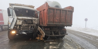 На трассе под Саратовом произошла авария с участием 4 грузовиков На трассе под Саратовом произошла авария с участием 4 грузовиков