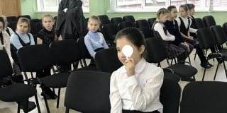 «Здоровое будущее». В Саратовской области возобновились офтальмологические осмотры школьников
