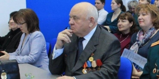 Экс-строитель Поимцев о коллегии минстроя: Зал спит, у всех игрушки в руках Экс-строитель Поимцев о коллегии минстроя: Зал спит, у всех игрушки в руках