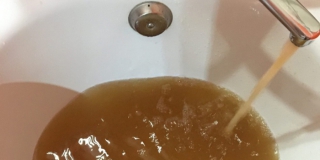 Власти Энгельса о мутной воде в кранах: Это естественный осадок