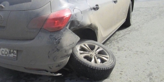 На проспекте Строителей у «Опеля» отвалилось колесо из-за ДТП с «Фордом» На проспекте Строителей у «Опеля» отвалилось колесо из-за ДТП с «Фордом»