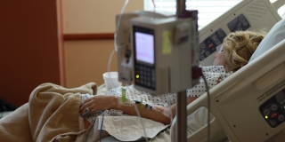 Ежедневно в саратовские больницы поступает около 60 человек с пневмонией
