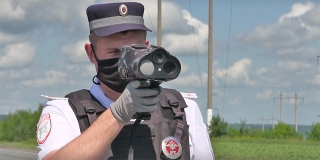 ГИБДД переходит на новый режим: на трассах ловят любителей быстрой езды ГИБДД переходит на новый режим: на трассах ловят любителей быстрой езды