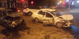 В Энгельсе водитель каршерингового автомобиля устроил ДТП. Трое пострадали