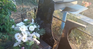 В Ровенском районе вандал устроил погром на кладбище