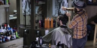 В Саратове суд прикрыл работу парикмахерской «Лесоруб» за пренебрежение дезинфекцией