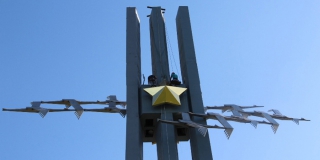 На монумент «Журавли» вернули золотую звезду На монумент «Журавли» вернули золотую звезду