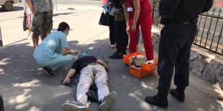 В центре Саратова внезапно упал и умер пожилой мужчина