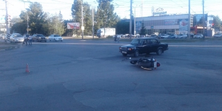 В Балакове мотоциклист пострадал из-за торопившегося водителя «ВАЗа» В Балакове мотоциклист пострадал из-за торопившегося водителя «ВАЗа»