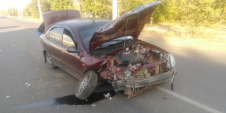 В Энгельсе пассажирка «ЗАЗа» пострадала в ДТП с «Фольсквагеном» В Энгельсе пассажирка «ЗАЗа» пострадала в ДТП с «Фольсквагеном»