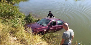 Водолазы нашли тело ребенка в 8 метрах от затонувшей «Приоры»