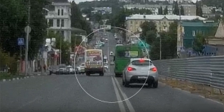 Водителя маршрутки наказали за обгон автобуса по встречке на Радищева Водителя маршрутки наказали за обгон автобуса по встречке на Радищева