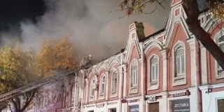 Загоревшееся старинное здание на Радищева тушили 4,5 часа. Подробности