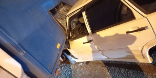 В Энгельсе водитель и пассажир-подросток пострадали в ДТП с грузовиком В Энгельсе водитель и пассажир-подросток пострадали в ДТП с грузовиком