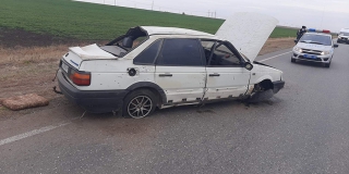 У Ястребовки легковушка в 5 людьми опрокинулась на дороге У Ястребовки легковушка в 5 людьми опрокинулась на дороге