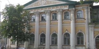 В центре Саратова началось восстановление старинного особняка В центре Саратова началось восстановление старинного особняка
