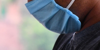 Жителя Энгельса хотят наказать за ношение маски во время пикета Жителя Энгельса хотят наказать за ношение маски во время пикета